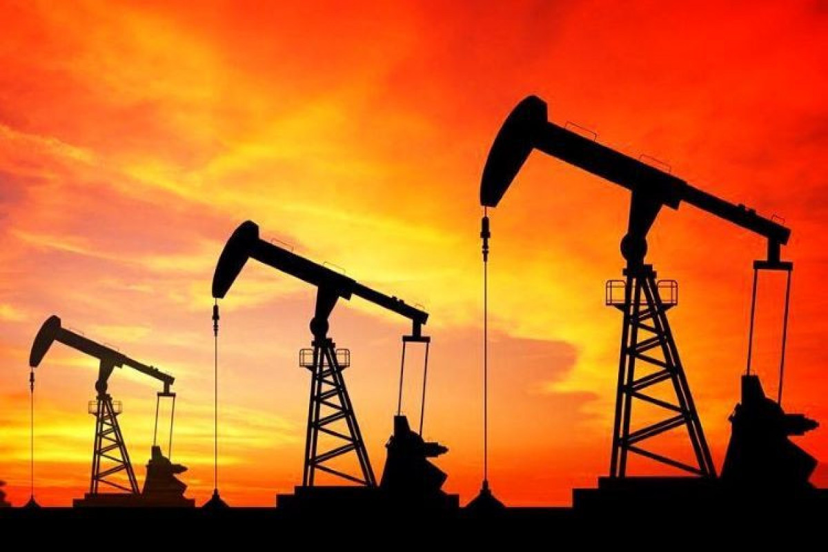 Нефть подешевела