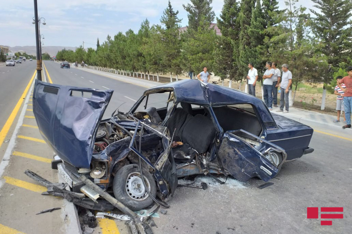 В Гаджигабуле столкнулись два автомобиля, 4 члена одной семьи получили травмы, один погиб