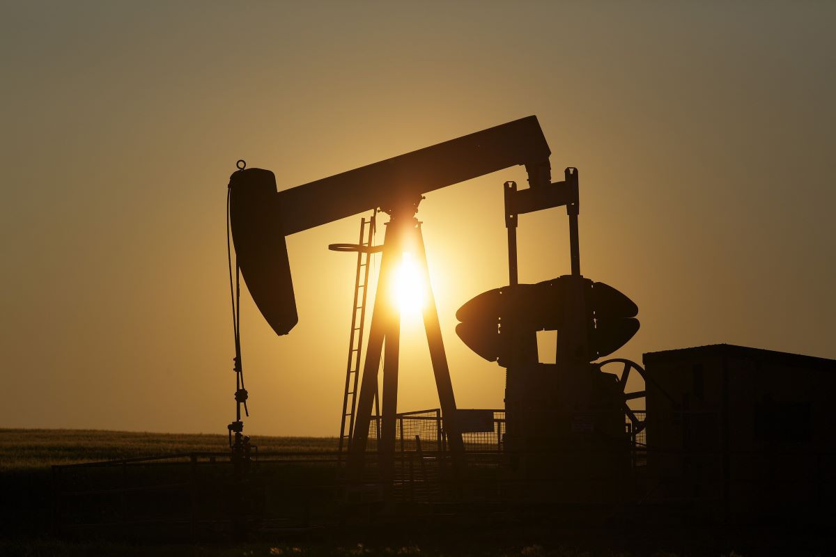 Нефть незначительно подешевела