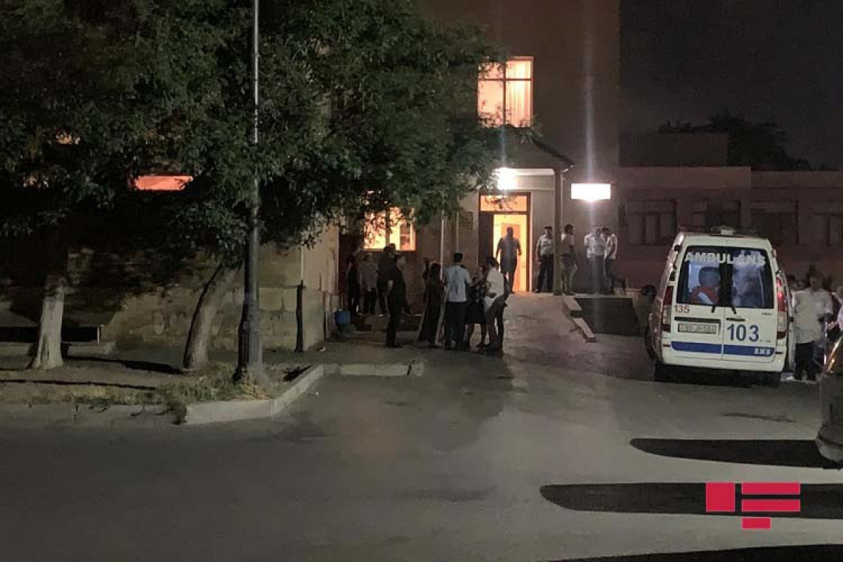 В Баку два человека получили ножевые ранения в массовой драке на пляже