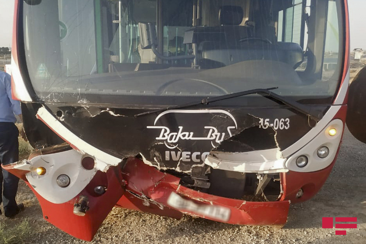 В Баку столкнулись два пассажирских автобуса, пострадали 7 человек