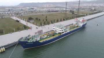 Состоялось открытие созданного впервые в мире в Баку корабля-музея «Сураханы»