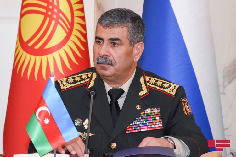 Министр обороны Азербайджана выразил соболезнования турецкому коллеге