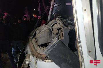 В Гяндже микроавтобус столкнулся с автомобилем, ранены 5 человек - ОБНОВЛЕНО - ФОТО
