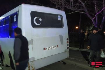 В Гяндже микроавтобус столкнулся с автомобилем, ранены 5 человек - ОБНОВЛЕНО - ФОТО