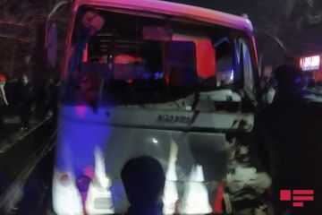 В Гяндже микроавтобус столкнулся с автомобилем, ранены 5 человек - ОБНОВЛЕНО - ФОТО