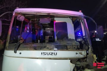 В Гяндже микроавтобус столкнулся с автомобилем, ранены 5 человек - ОБНОВЛЕНО - ФОТО