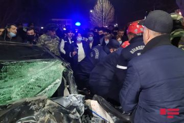 В Гяндже микроавтобус столкнулся с автомобилем, ранены 5 человек - ОБНОВЛЕНО - ФОТО