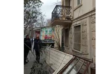 Аварийно-спасательные подразделения МЧС устраняют последствия сильного ветра – ФОТО – ВИДЕО