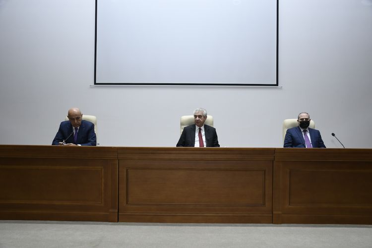 Заместитель председателя-руководитель центрального аппарата ПЕА Таир Будагов представлен коллективу