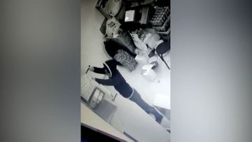 В Баку из маркета украден сейф с 9 тыс. манатов – ВИДЕО
