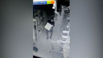 В Баку из маркета украден сейф с 9 тыс. манатов – ВИДЕО