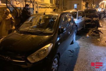 В центре Баку Range Rover протаранил пять автомобилей  - ФОТО