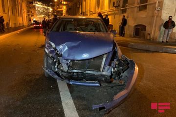 В центре Баку Range Rover протаранил пять автомобилей  - ФОТО