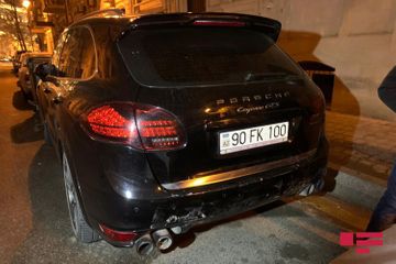В центре Баку Range Rover протаранил пять автомобилей  - ФОТО