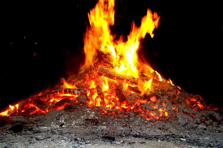 В Иране 8 человек погибли и 900 человек пострадали во время праздничных торжеств