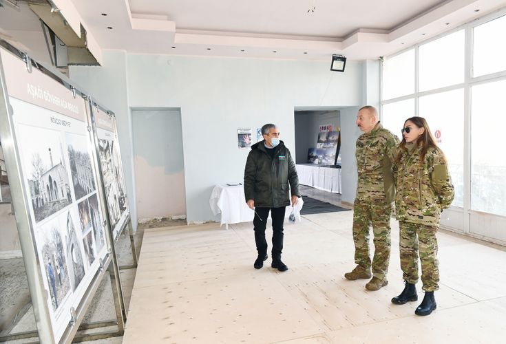 Президент Ильхам Алиев и Мехрибан Алиева осмотрели историко-архитектурный комплекс Каравансарай