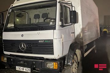 В Баку Opel протаранил два автомобиля и упал овраг, есть погибший - ФОТО