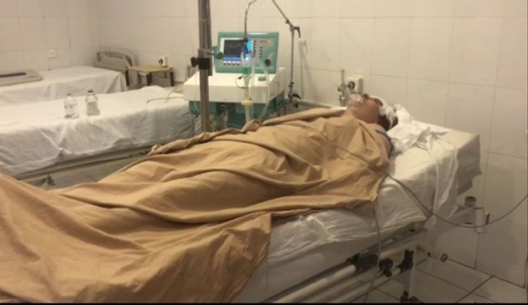 В Сумгайыте во время сильного ветра на женщину упала кровля дома