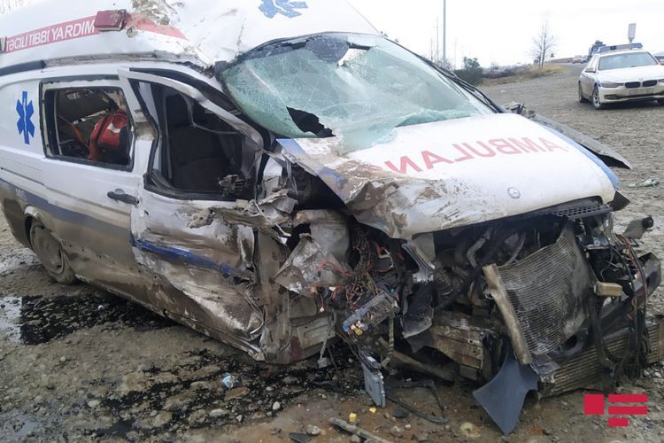 В Сабирабаде автомобиль сбил велосипедиста