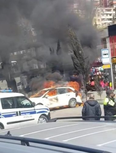 В Баку сгорел автомобиль - ОБНОВЛЕНО