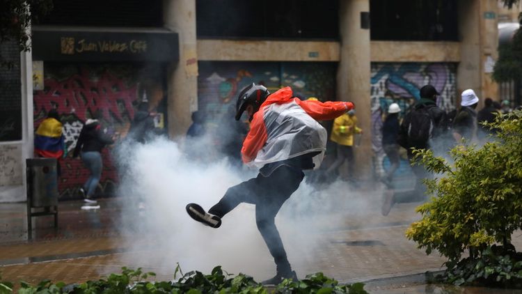 Более 840 человек ранены в ходе беспорядков в Колумбии
