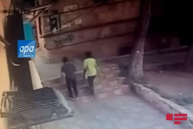 В Баку умер подросток, на которого упала каменная плита - ВИДЕО