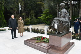 Президент Ильхам Алиев и первая леди Мехрибан Алиева посетили могилу великого лидера Гейдара Алиева-ВИДЕО 