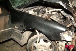 В Исмаиллы автомобиль врезался в дерево, погиб водитель-ФОТО 
