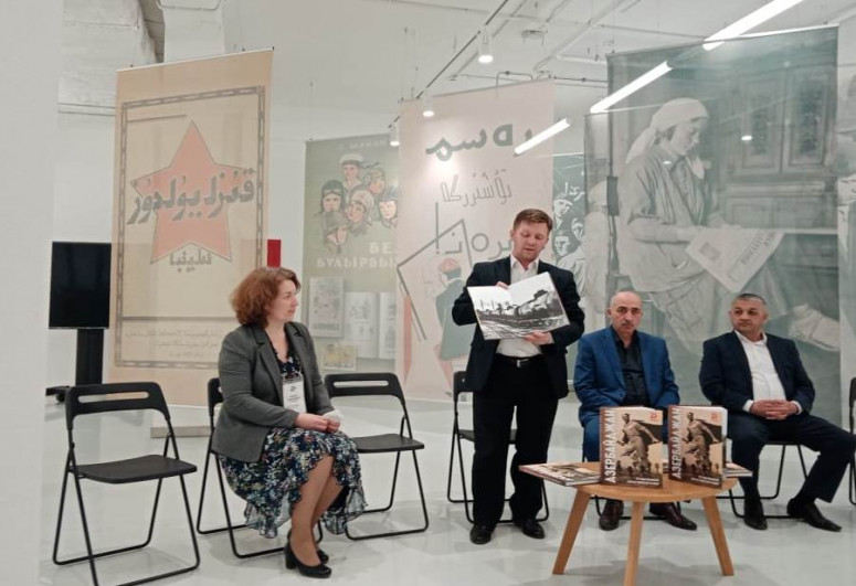 Казанским библиотекам переданы экземпляры книги «Азербайджан в годы Великой Отечественной войны»