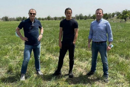 Японский футболист Кейсуке Хонда побывал в Агдаме, который сравнивают с Хиросимой