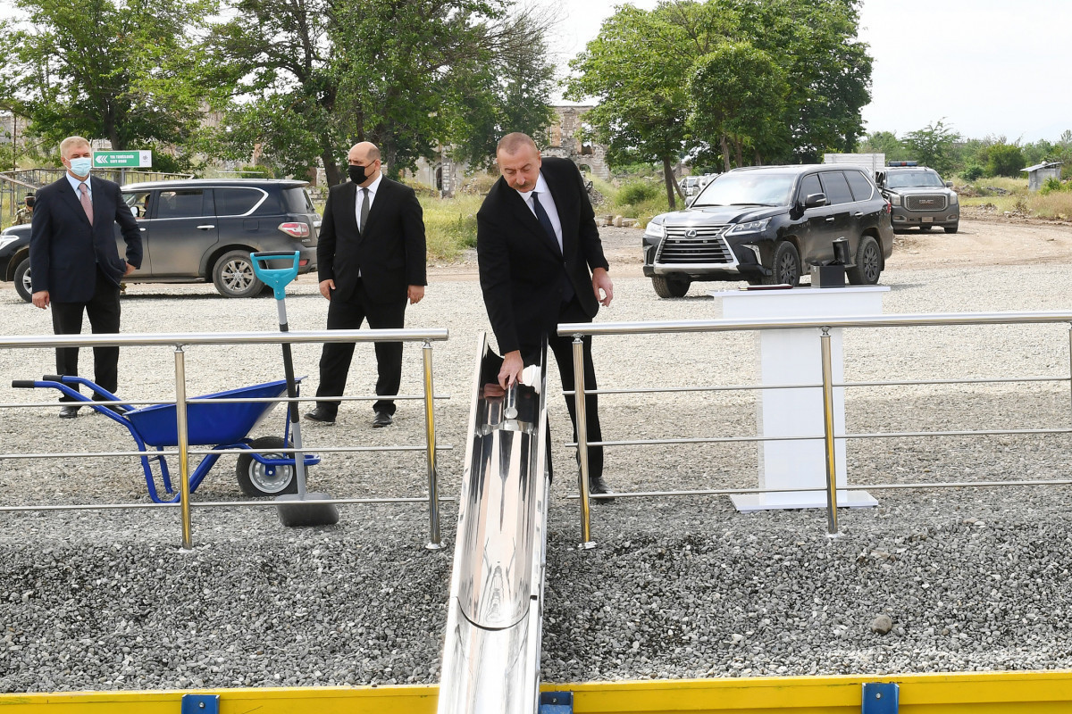 Президент Ильхам Алиев заложил фундамент нового здания Агдамской городской школы номер 1-ОБНОВЛЕНО 