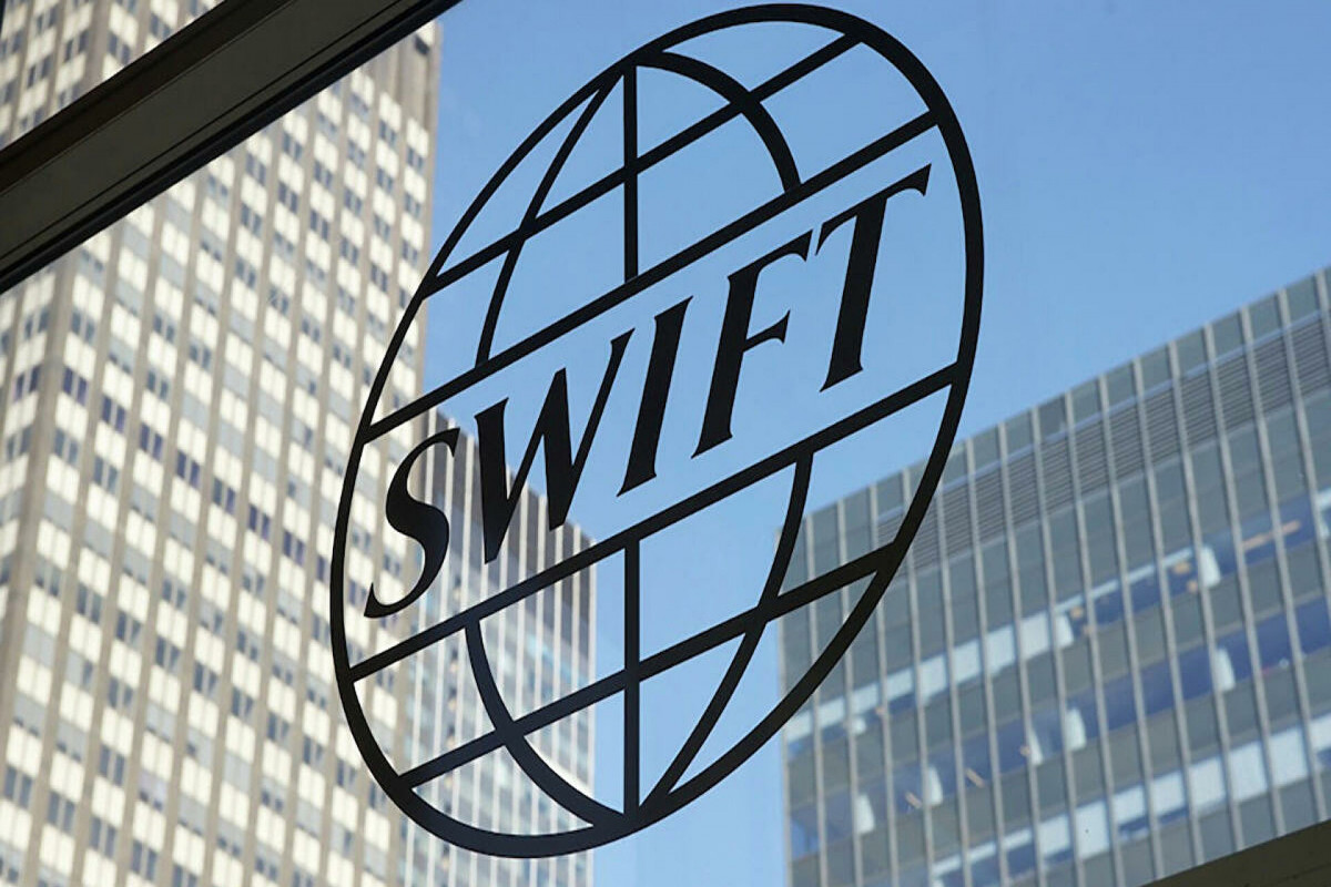 Россия готовится к возможному отключению от SWIFT