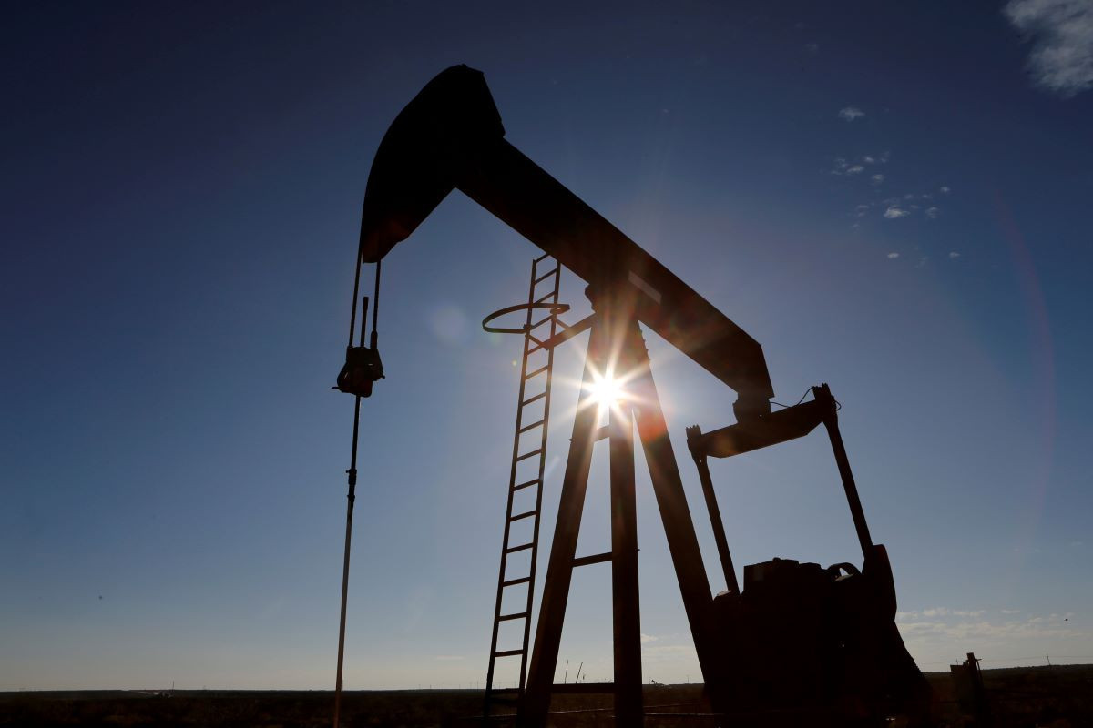 Азербайджанская нефть незначительно подешевела