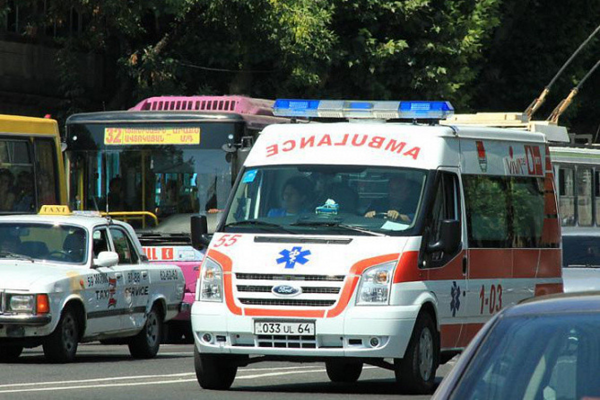В Армении 15 человек отравились пиццей