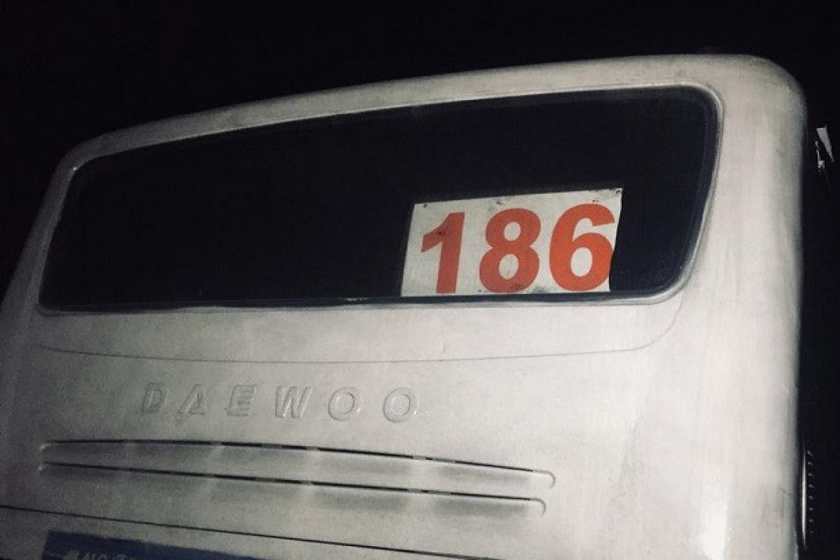 В Баку столкнулись пассажирский автобус и легковой автомобиль, есть погибший