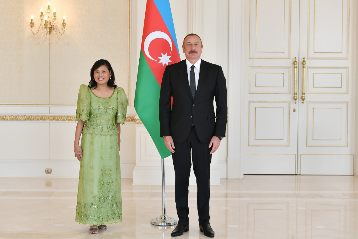Президент Ильхам Алиев принял верительные грамоты новоназначенного посла Филиппин