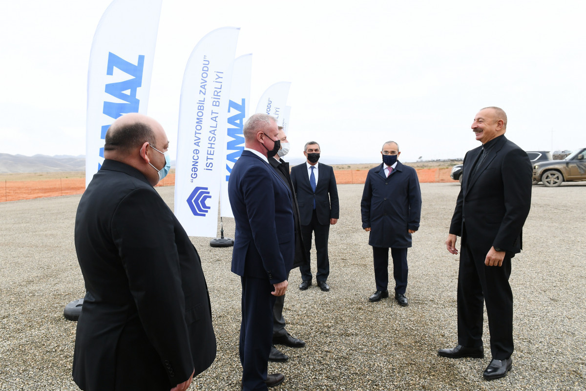 Президент принял участие в церемонии закладки фундамента совместного сервисного центра ОАО «КамАЗ» и ПО «Гянджинский автомобильный завод»