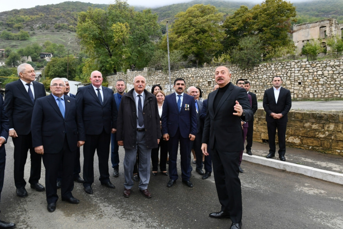 Президент Ильхам Алиев посетил поселок Гадрут и село Туг Ходжавендского района