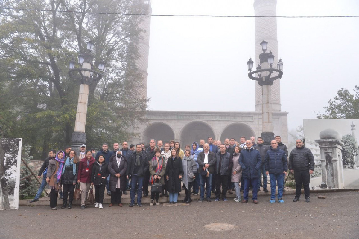 Представители дипломатического корпуса посетили исторические памятники в Шуше