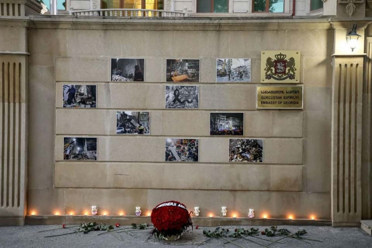 В посольстве Грузии в Азербайджане приспущен флаг