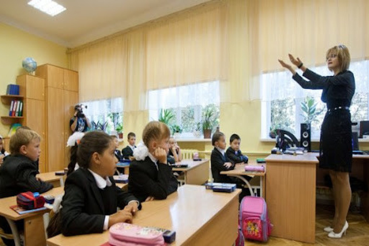 В Украине невакцинированных педагогов будут с ноября отстранять от работы