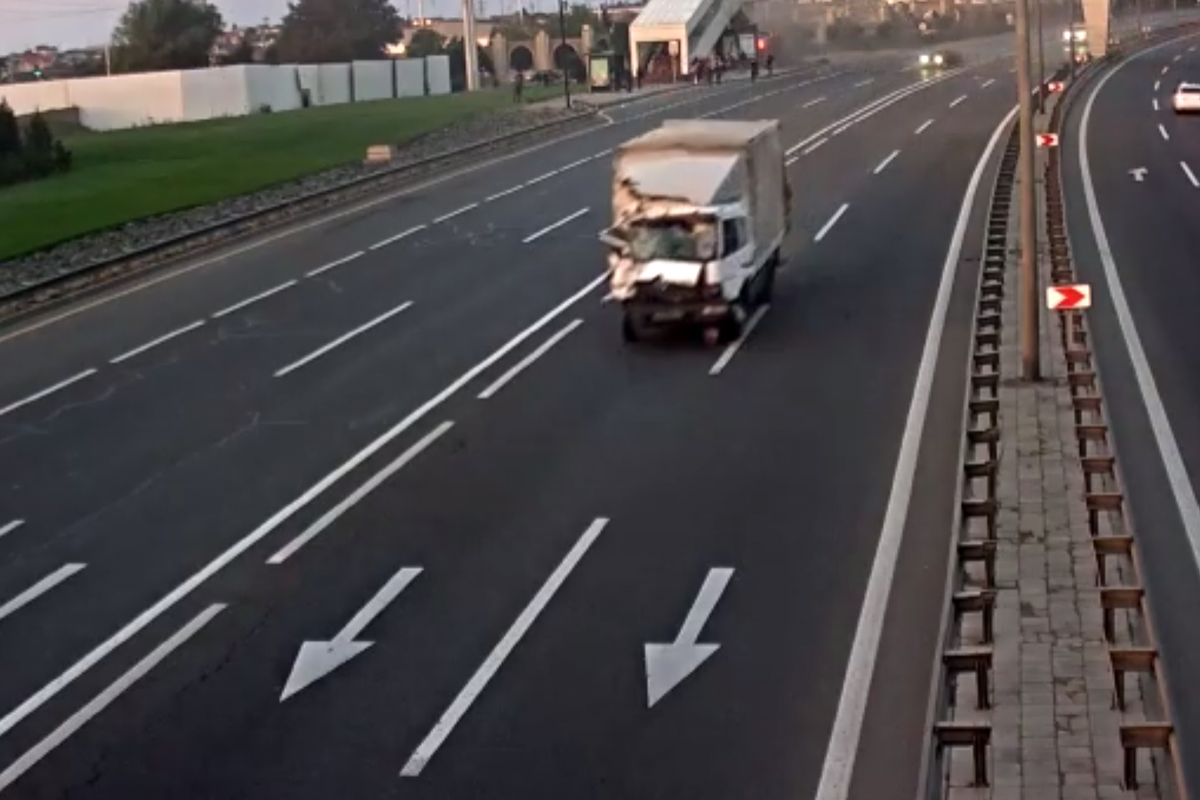 МВД распространило видеокадры тяжелого ДТП в Баку, в котором погибли 5 человек-ВИДЕО 