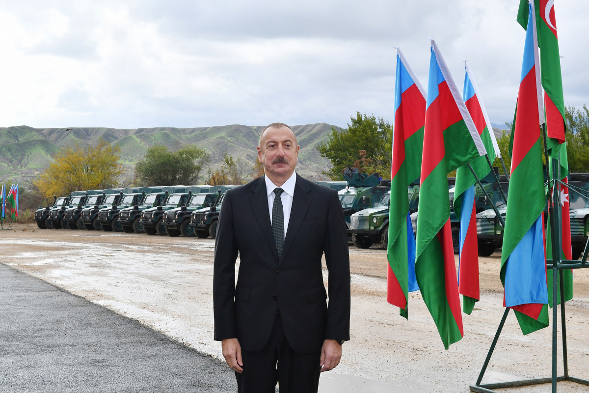 Президент Азербайджана ознакомился с условиями, созданными в комплексе воинской части ГПС в Зангиланском районе