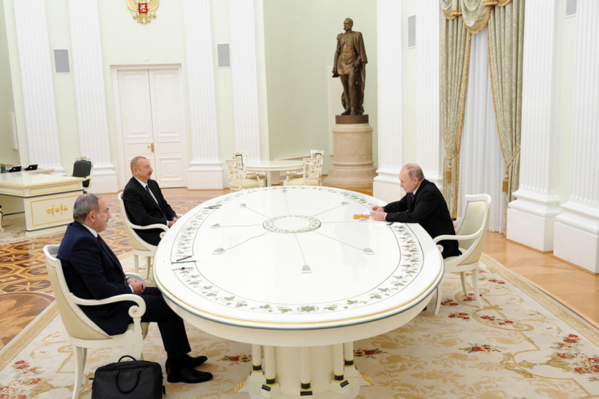 Президент Азербайджана Ильхам Алиев, Президент России Владимир Путин и премьер-министр Армении Никол Пашинян
