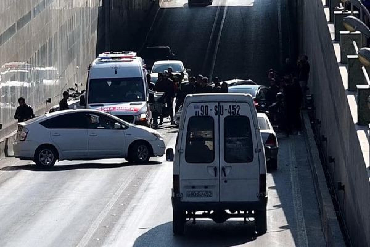 В Баку произшла авария, на дорогах возникла плотность