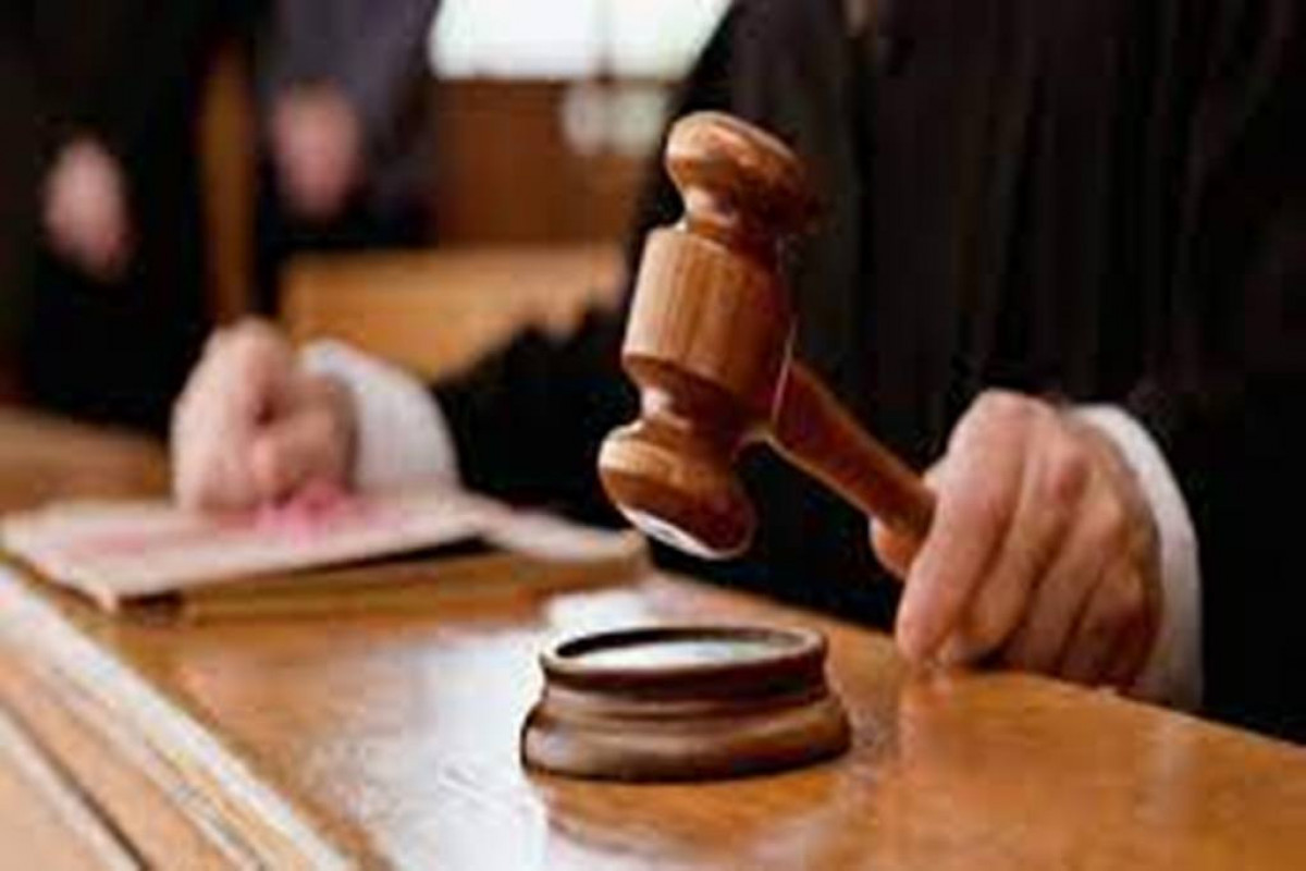 В Баку начинается суд над женщиной, задушившей цепочкой мужа