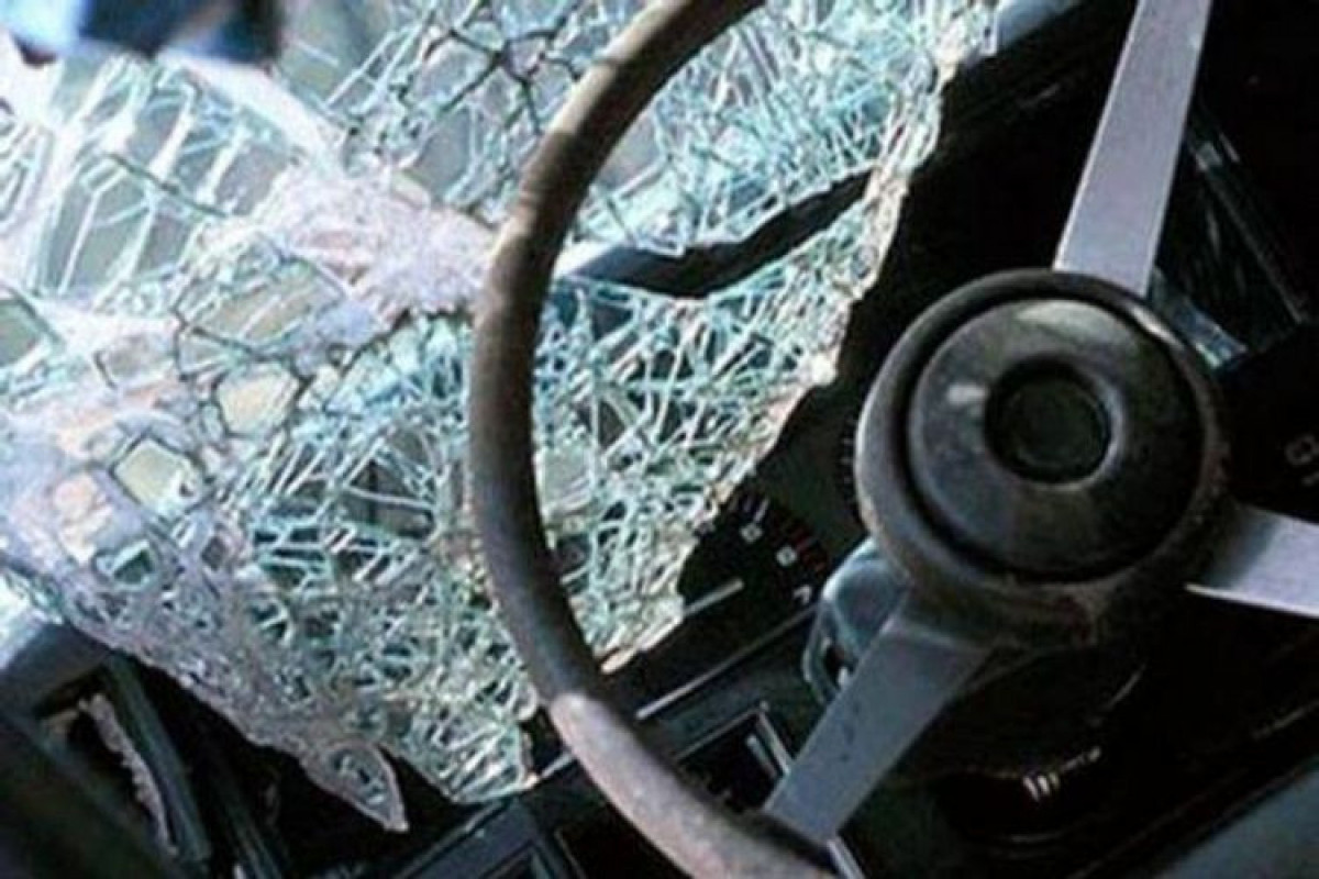 В Армении автобус врезался в дерево, 25 пострадавших