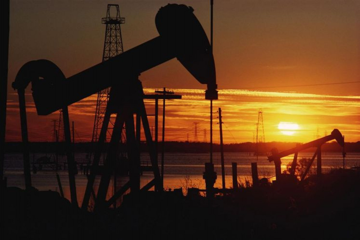 Азербайджанская нефть продолжает дорожать