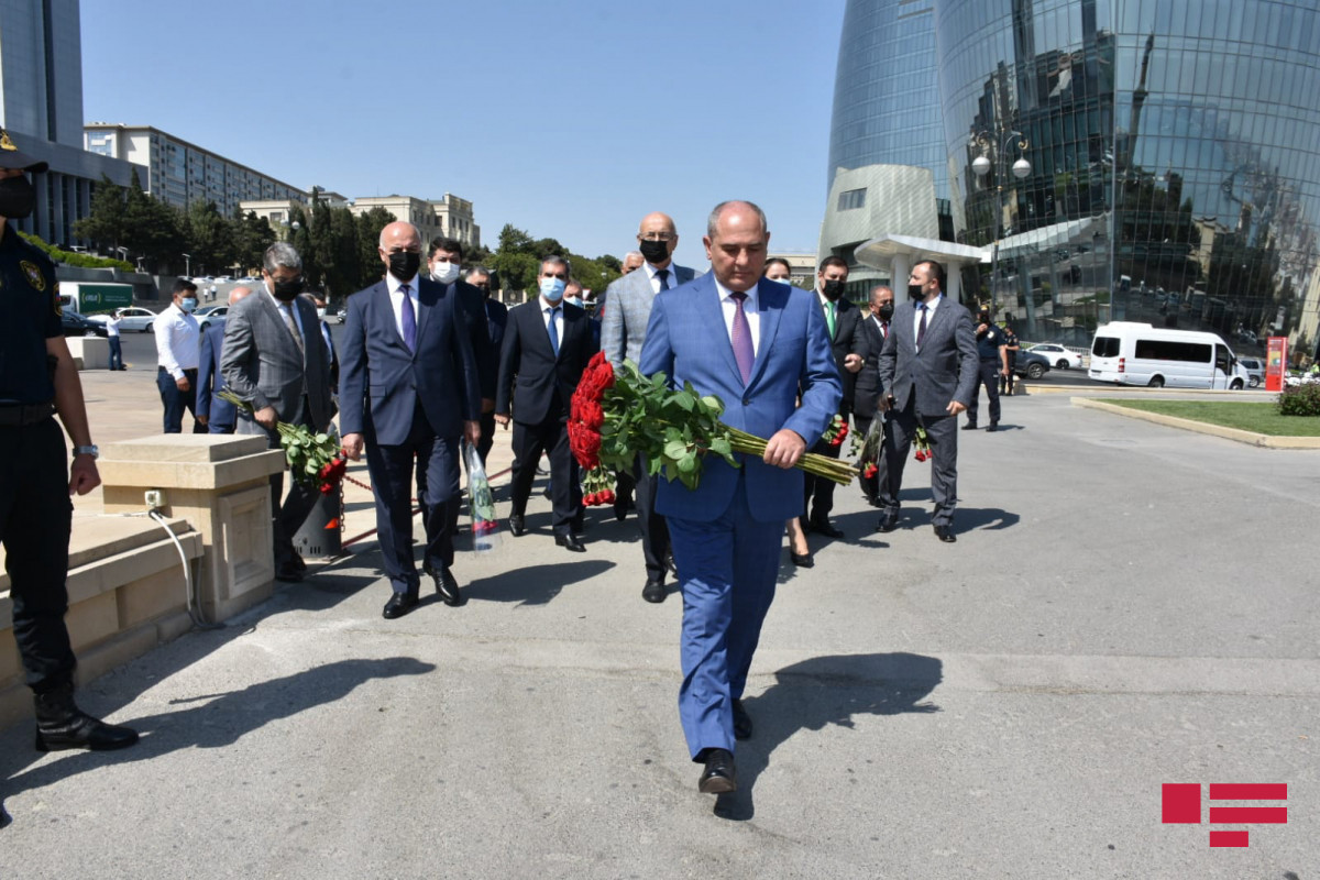Представители политических партий посетили Мемориал турецким воинам в Баку